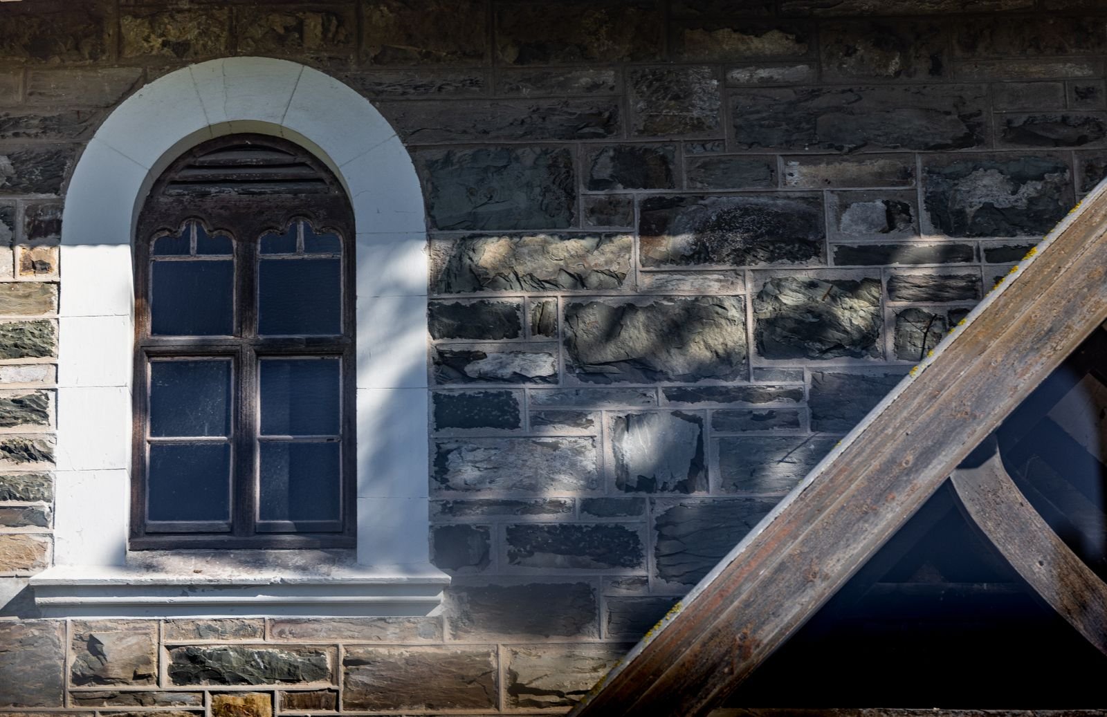 Artisan à Saint-Chély-d’Apcher (48200) : trouver des clients dans un territoire rural étendu Renovation d-un mur en pierre a Saint-Chely-d-Apcher
