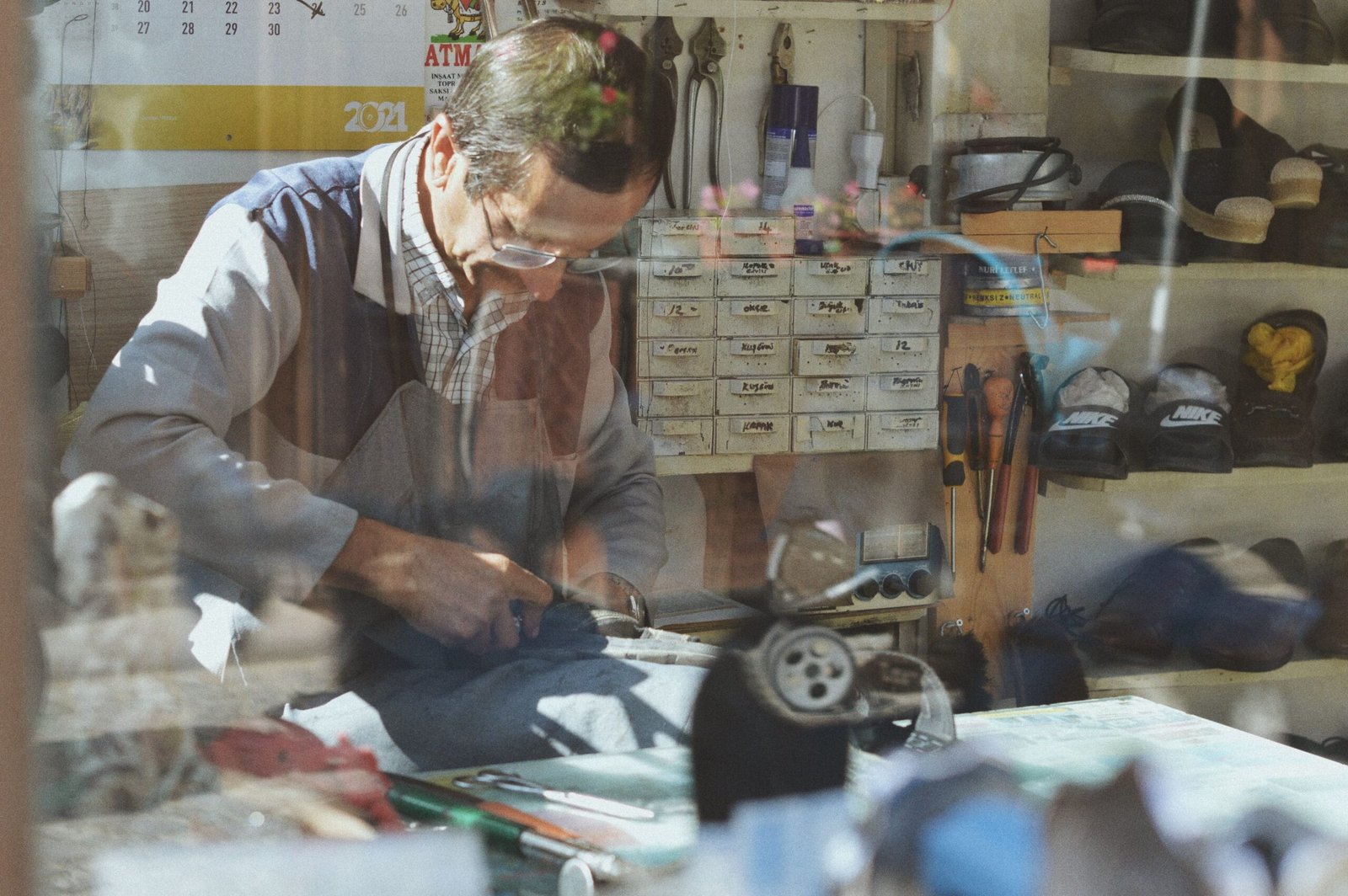 Top 5 des meilleurs cordonniers en Lozère (48) Photo d'illustration - cordonnerie artisanale