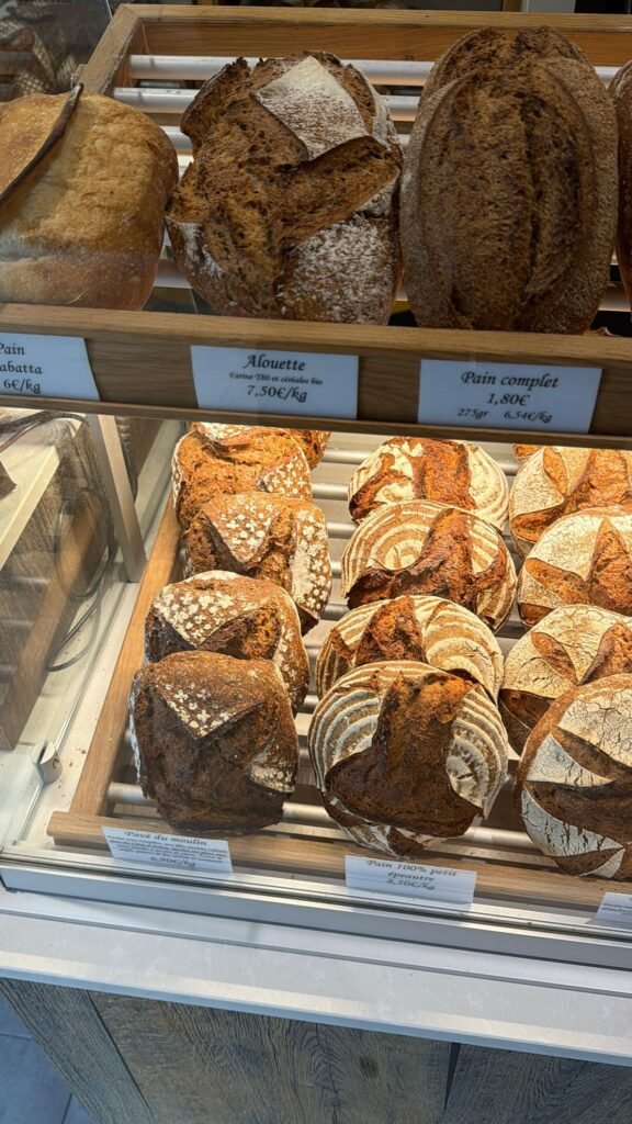 Commerçant à Saint-Chély-d'Apcher (48200) : rester la référence locale face aux grandes surfaces commercant stchely boulangerie fournil barraban