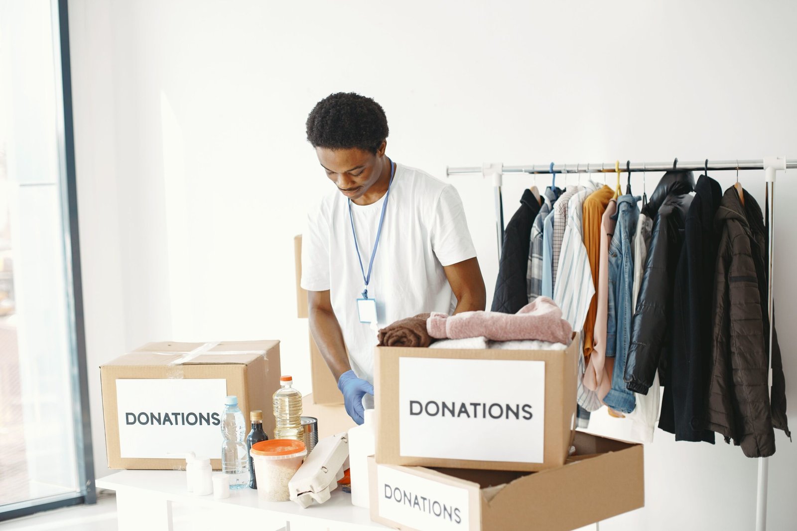 Don de vêtements friperie solidaire - illustration