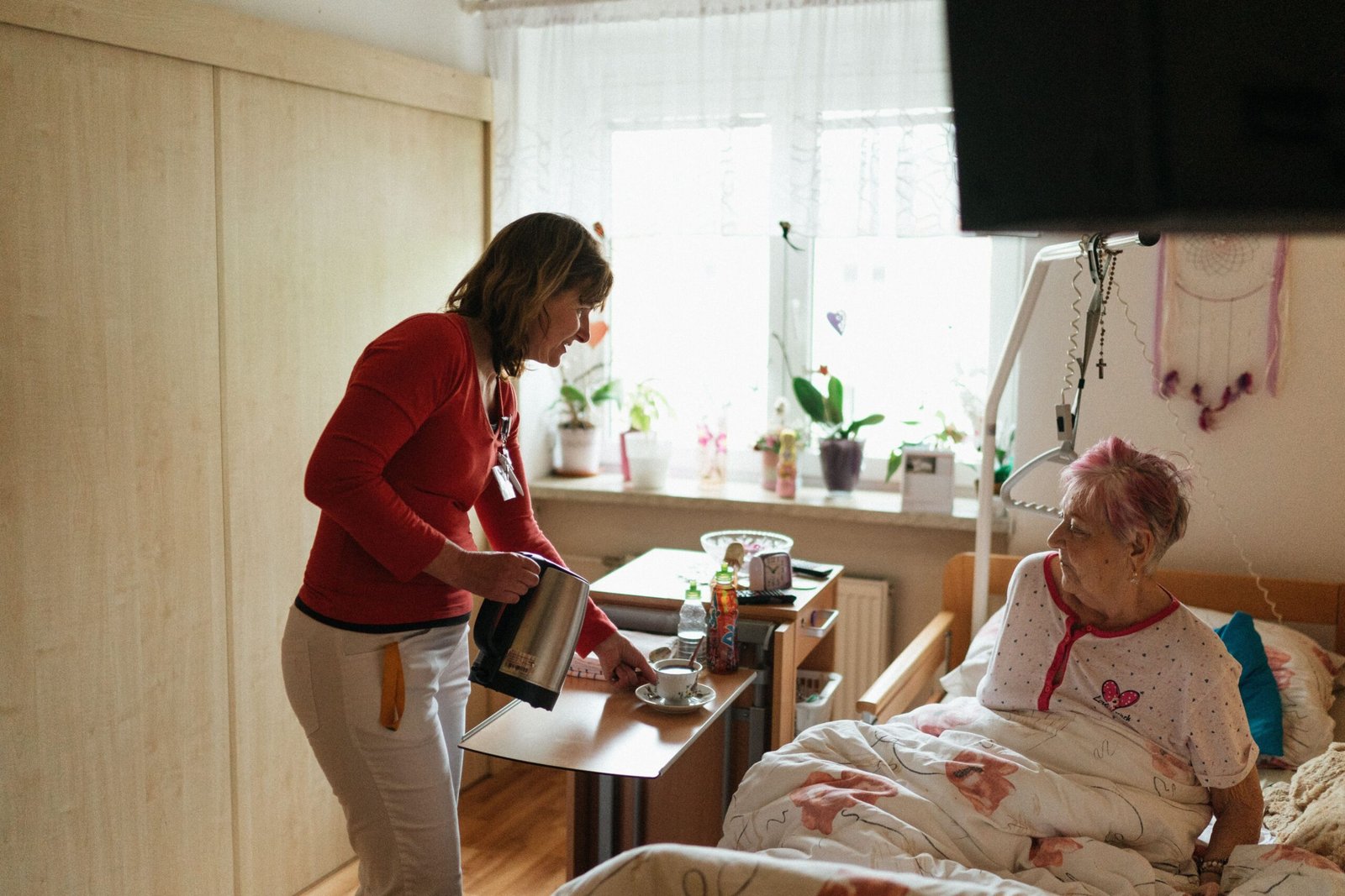 Le Centre Hospitalier Fanny Ramadier à Saint-Chély-d'Apcher : hôpital, EHPAD et maison de retraite Photo d'illustration - accompagnement en EHPAD / maison de retraite