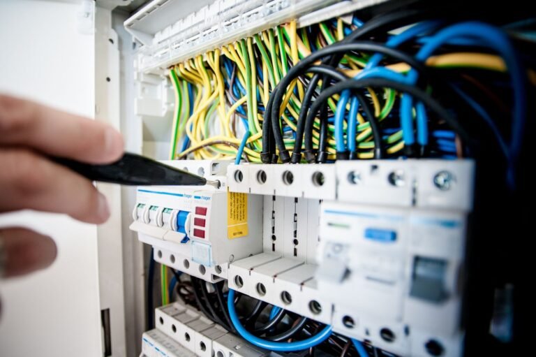 Électricien à Saint-Chély-d&rsquo;Apcher (48200) : trouver un professionnel qualifié