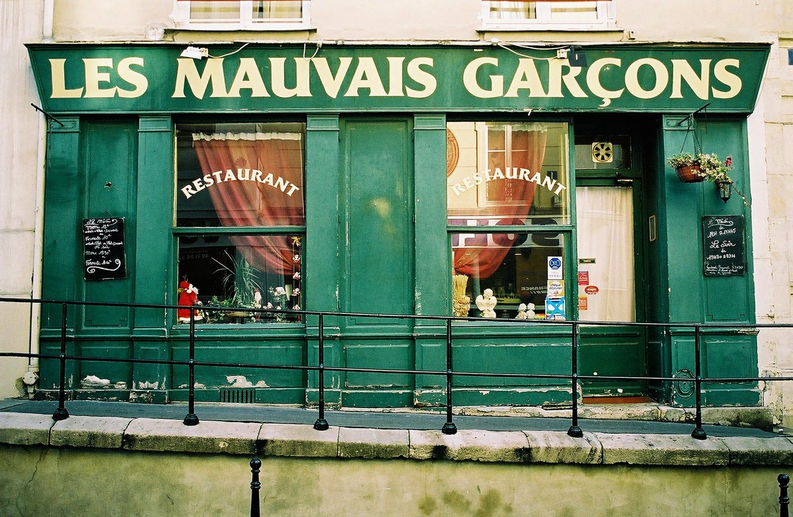 Top 10 des restaurants à Saint-Chély-d'Apcher (48200) Photo d'illustration - restaurant traditionnel