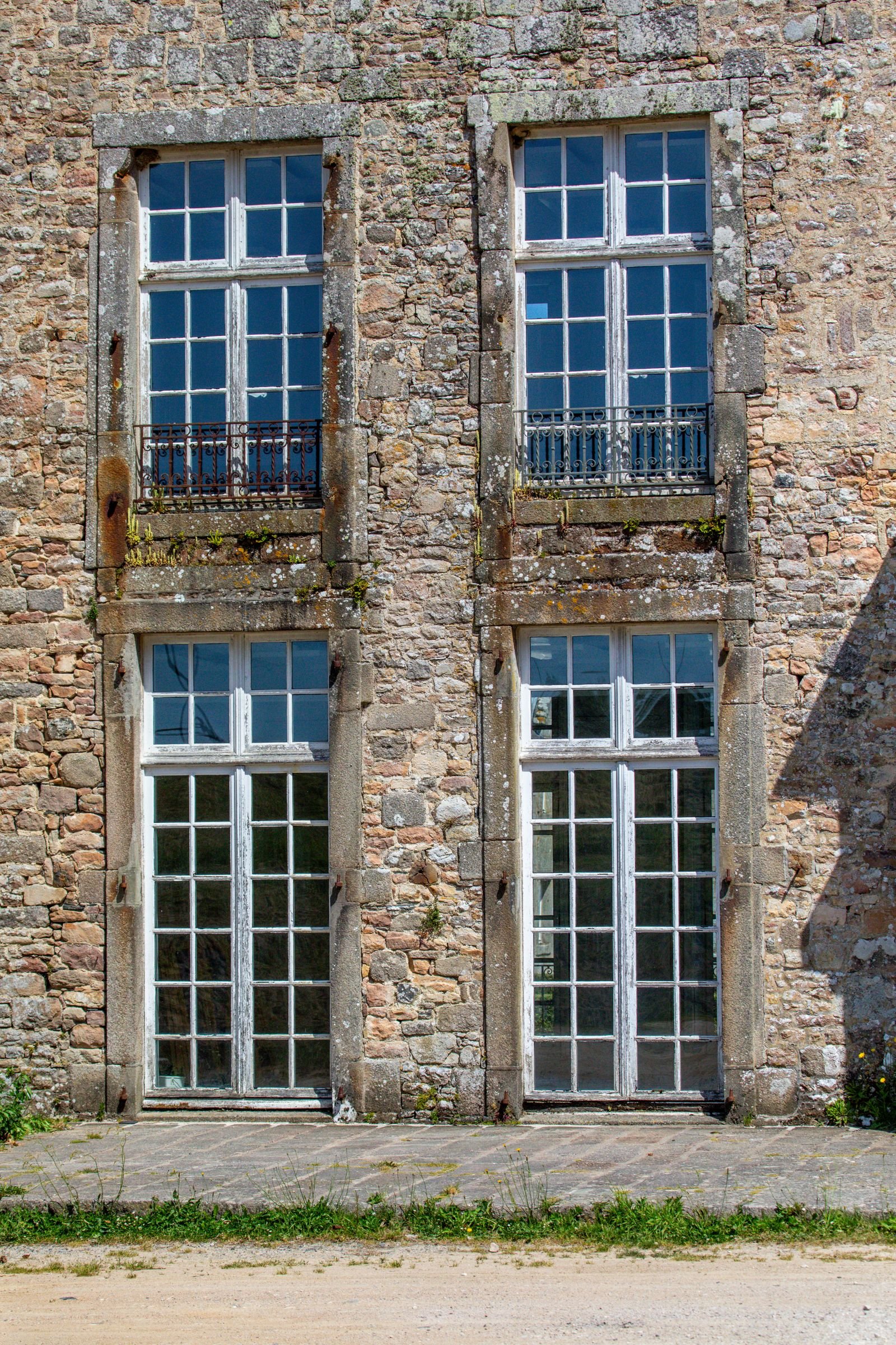 Facade en pierre traditionnelle typique du bati ancien francais