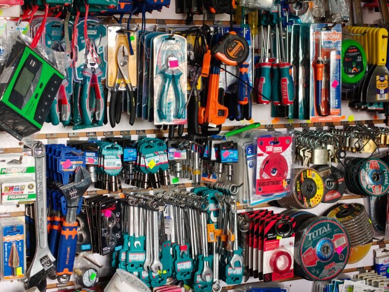 Magasins de bricolage à Saint-Chély-d&rsquo;Apcher (48200) : Weldom, Briconautes et matériaux