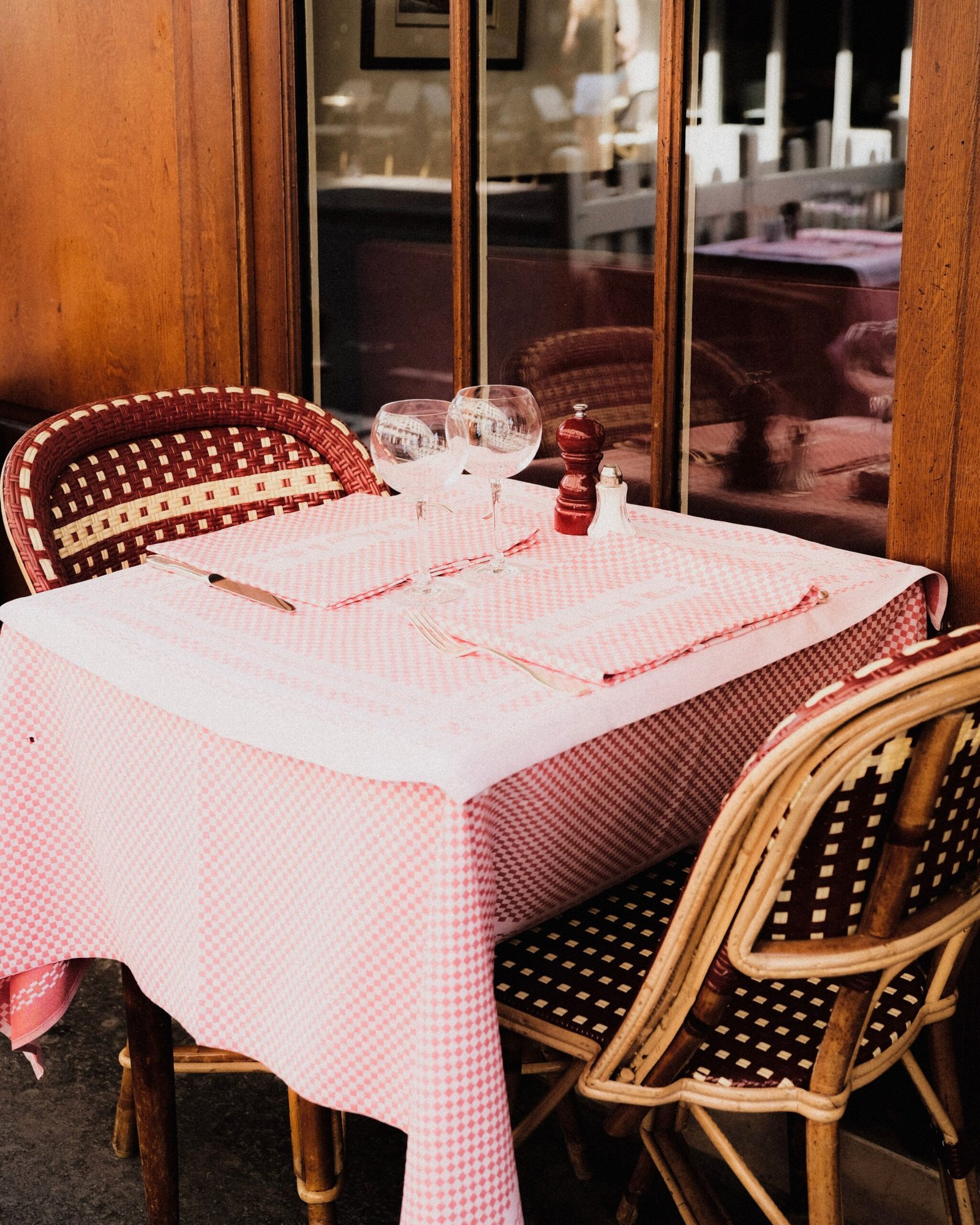 Top 10 des restaurants à Saint-Chély-d'Apcher (48200) Photo d'illustration - bistro